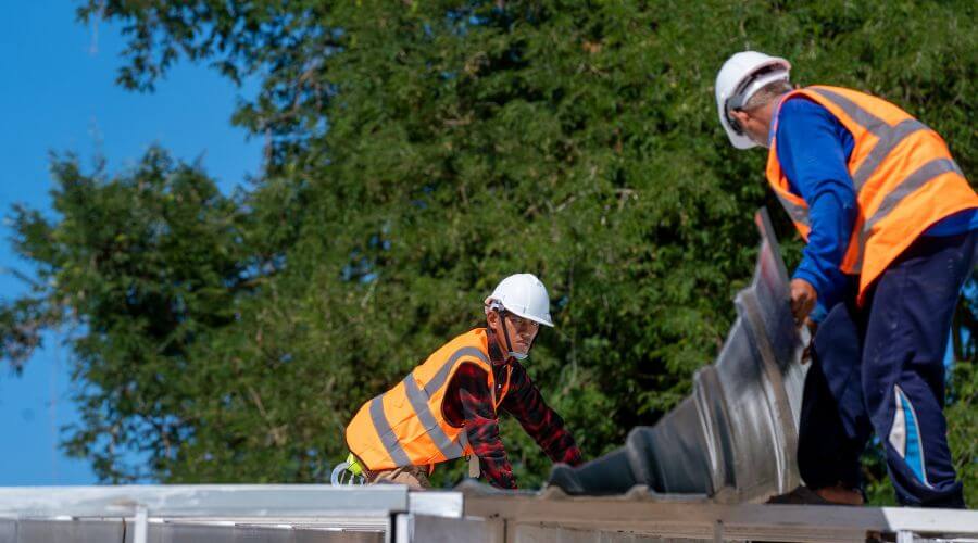 Expert Emergency Roof Repairs services in Lowell, MI